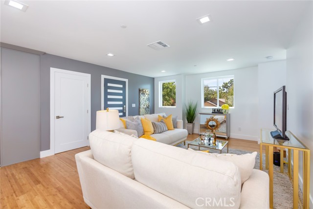 18306 Grevillea Avenue, Redondo Beach, California 90278, 3 Bedrooms Bedrooms, ,Residential,Sold,Grevillea,SB22090777