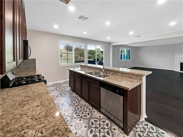 Detail Gallery Image 12 of 24 For 4000 Obsidian Rd, San Bernardino,  CA 92407 - 4 Beds | 3 Baths