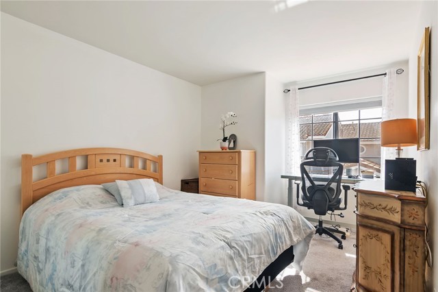 Detail Gallery Image 17 of 43 For 4827 Matteo, Oak Park,  CA 91377 - 3 Beds | 3 Baths