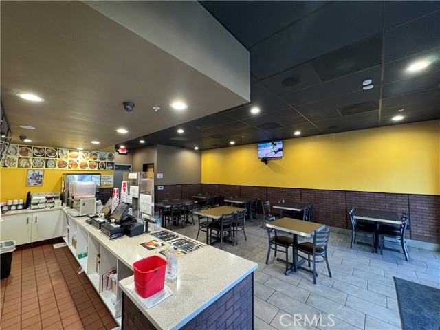 9670 Magnolia Avenue, Riverside CA: https://media.crmls.org/medias/31979a67-739d-4854-8a57-585b71f6f1a9.jpg