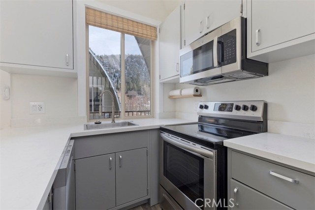 Detail Gallery Image 8 of 27 For 25 Howard, June Lake,  CA 93529 - – Beds | – Baths