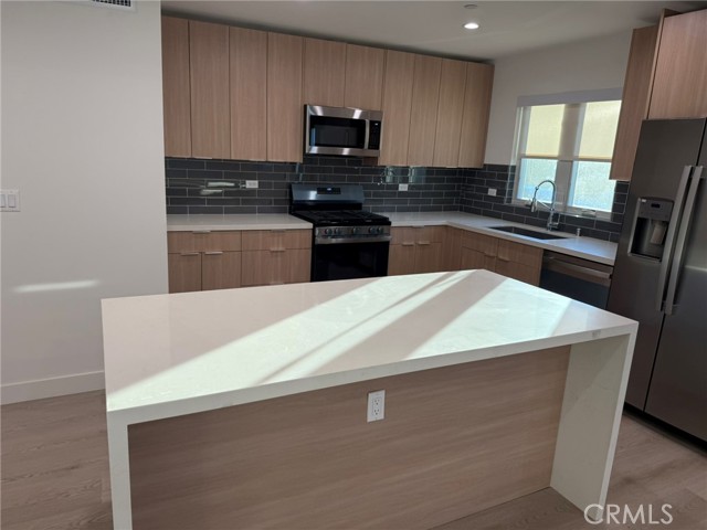 Detail Gallery Image 4 of 22 For 5972 Jamieson Ave, Encino,  CA 91316 - 3 Beds | 3 Baths