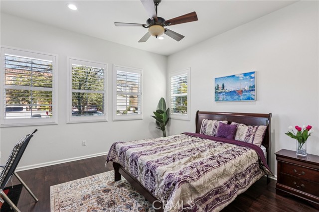 27631 Camellia Drive, Saugus CA: https://media.crmls.org/medias/3199b495-5f20-441b-b203-9f97cc420fdd.jpg