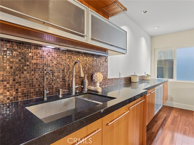 Detail Gallery Image 7 of 41 For 1410 S Bentley Ave #103,  –,  CA 90025 - 2 Beds | 2 Baths