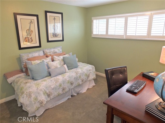 The downstairs bedroom is perfect for that young scholar or for a visiting friend or family member The downstairs bedroom is perfect for that young scholar or for a visiting friend or family member