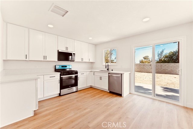 Detail Gallery Image 10 of 17 For 66895 Flora Ave, Desert Hot Springs,  CA 92240 - 4 Beds | 2 Baths