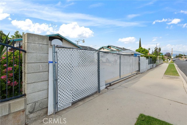 608 Western Avenue, San Bernardino CA: https://media.crmls.org/medias/319b11f1-2c04-4b6d-b3fd-2c606e5012fc.jpg