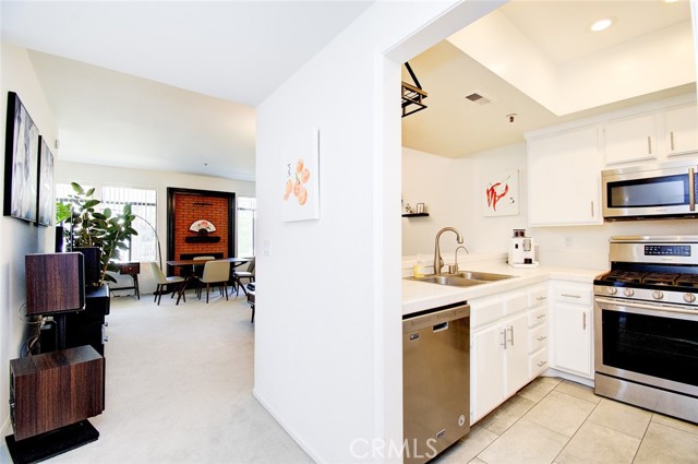 Detail Gallery Image 10 of 59 For 2563 Plaza Del Amo #204,  Torrance,  CA 90503 - 2 Beds | 2 Baths