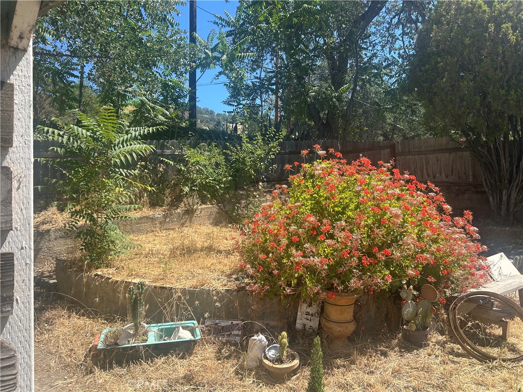 https://media.crmls.org/medias/319d1151-7578-4f31-8739-9765fc49072e.jpg?preset=X-Large