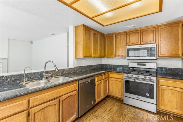 Detail Gallery Image 13 of 49 For 2584 Gunnison, Colton,  CA 92324 - 4 Beds | 3 Baths