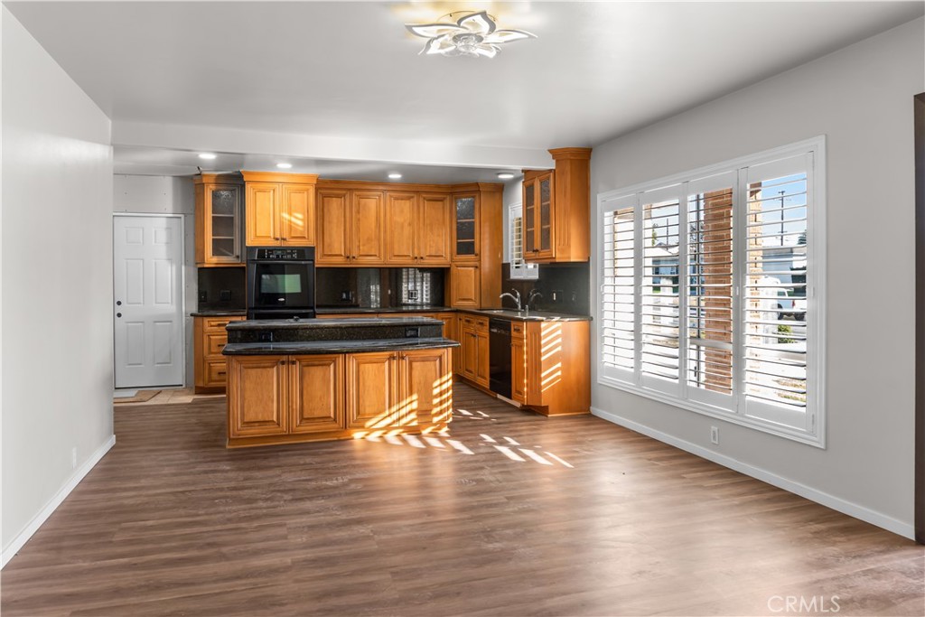 MLS #WS25272783 image #4