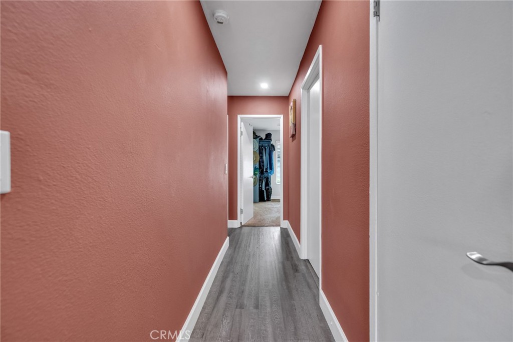 https://media.crmls.org/medias/319f372a-fb60-482a-90c0-c530e947c30d.jpg?preset=X-Large