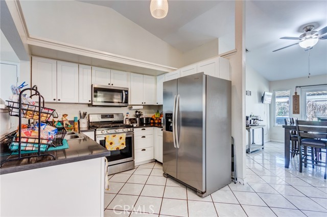 Detail Gallery Image 10 of 31 For 108 Oaktree Dr, Perris,  CA 92571 - 2 Beds | 2 Baths
