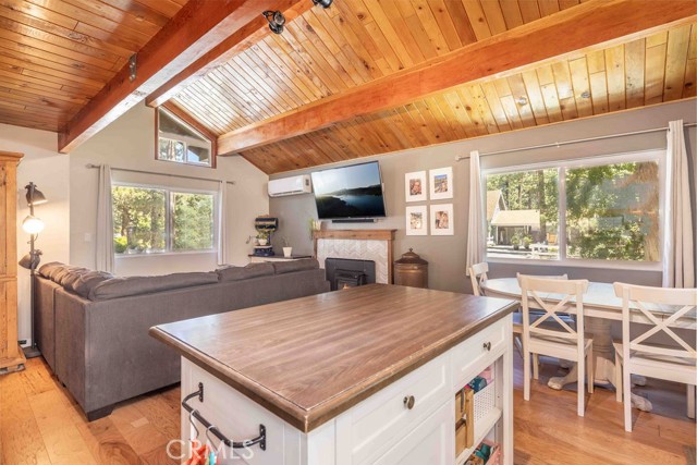 Detail Gallery Image 6 of 43 For 945 Tinker Bell Ave, Big Bear City,  CA 92314 - 3 Beds | 2 Baths