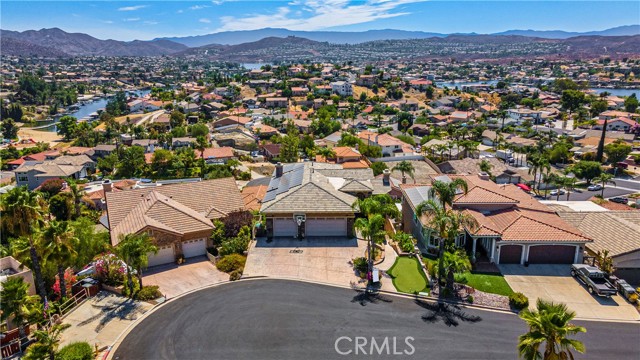 Detail Gallery Image 7 of 75 For 28828 Yosemite Pl, Canyon Lake,  CA 92587 - 7 Beds | 5 Baths