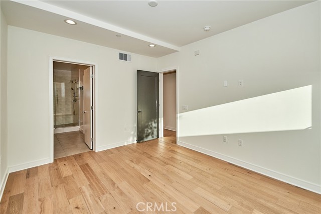 1050 N Joels Place, Los Angeles CA: https://media.crmls.org/medias/319fc5c6-fca0-4bba-b9c5-122d2379a3e2.jpg