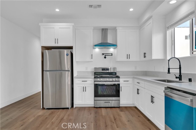 Image 2 of 31 For 2419 3rd Street