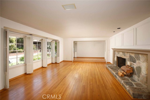 3847 Royal Woods Drive, Sherman Oaks CA: https://media.crmls.org/medias/31a05e9d-e416-4d51-9e79-567bff6981d1.jpg