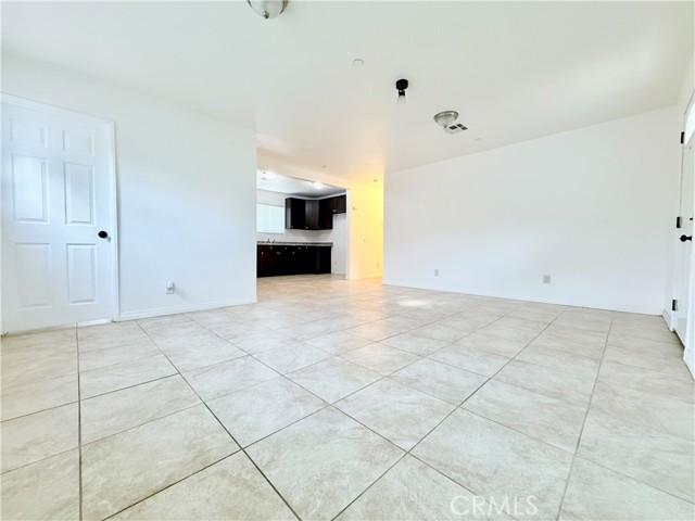 Detail Gallery Image 5 of 22 For 17232 Ceres, Fontana,  CA 92335 - 4 Beds | 2 Baths