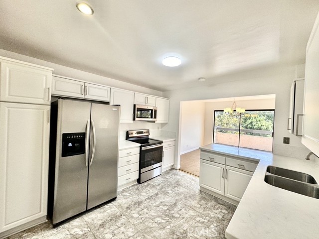 Detail Gallery Image 4 of 40 For 5001 E Atherton St #402,  Long Beach,  CA 90815 - 3 Beds | 2 Baths