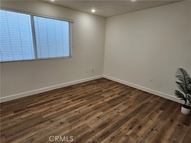 Detail Gallery Image 3 of 6 For 14550 Burbank Boulevard Unit#105, Burbank,  CA 91411 - 1 Beds | 1/1 Baths