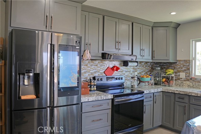 6426 Calle Pavana, San Diego, California 92139, 3 Bedrooms Bedrooms, ,2 BathroomsBathrooms,Residential,For Sale,Calle Pavana,TR24112730