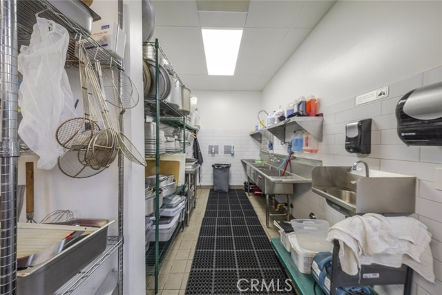 15602 Ventura Boulevard, Encino CA: https://media.crmls.org/medias/31a43cc2-f4f9-4a91-888f-81bbf691f39b.jpg