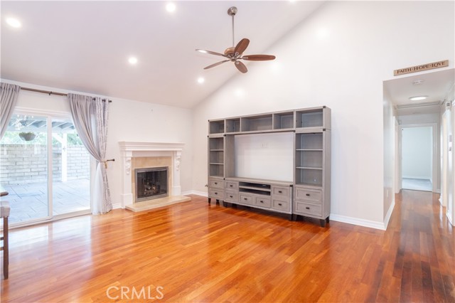 24302 Vista Ridge Drive, Valencia CA: https://media.crmls.org/medias/31a44dc3-caa0-4b7d-87ea-067f3e031a26.jpg