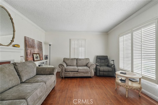 Detail Gallery Image 4 of 30 For 2031 W 94th St, Los Angeles,  CA 90047 - 2 Beds | 1 Baths