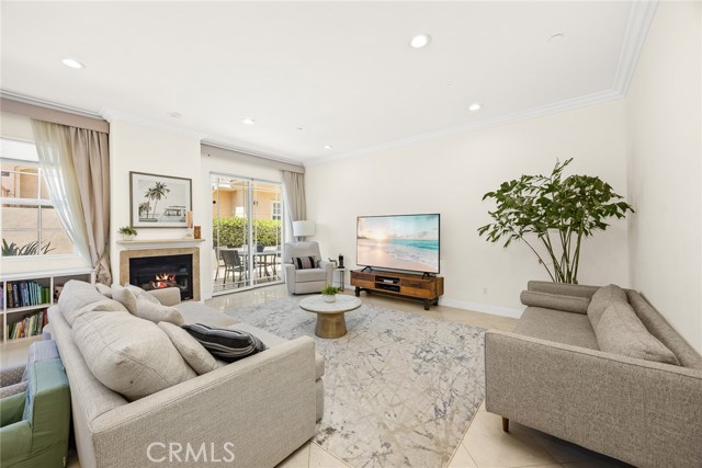 2745 Montrose Avenue, Montrose CA: https://media.crmls.org/medias/31a55de9-64f1-451d-917d-203194d9216d.jpg