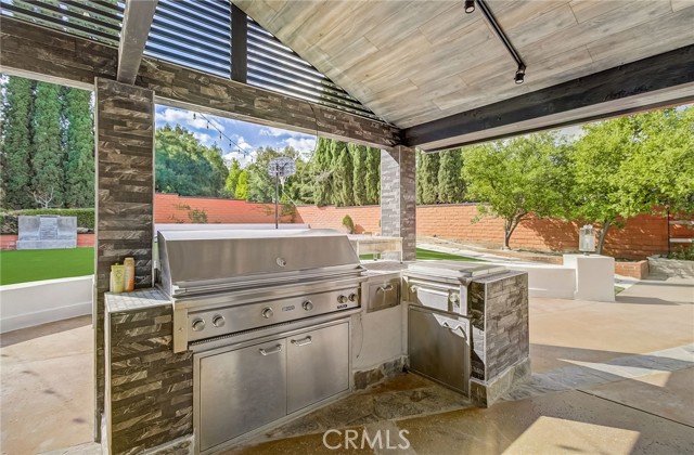 Detail Gallery Image 30 of 41 For 22434 Itasca St, Chatsworth,  CA 91311 - 5 Beds | 4/1 Baths