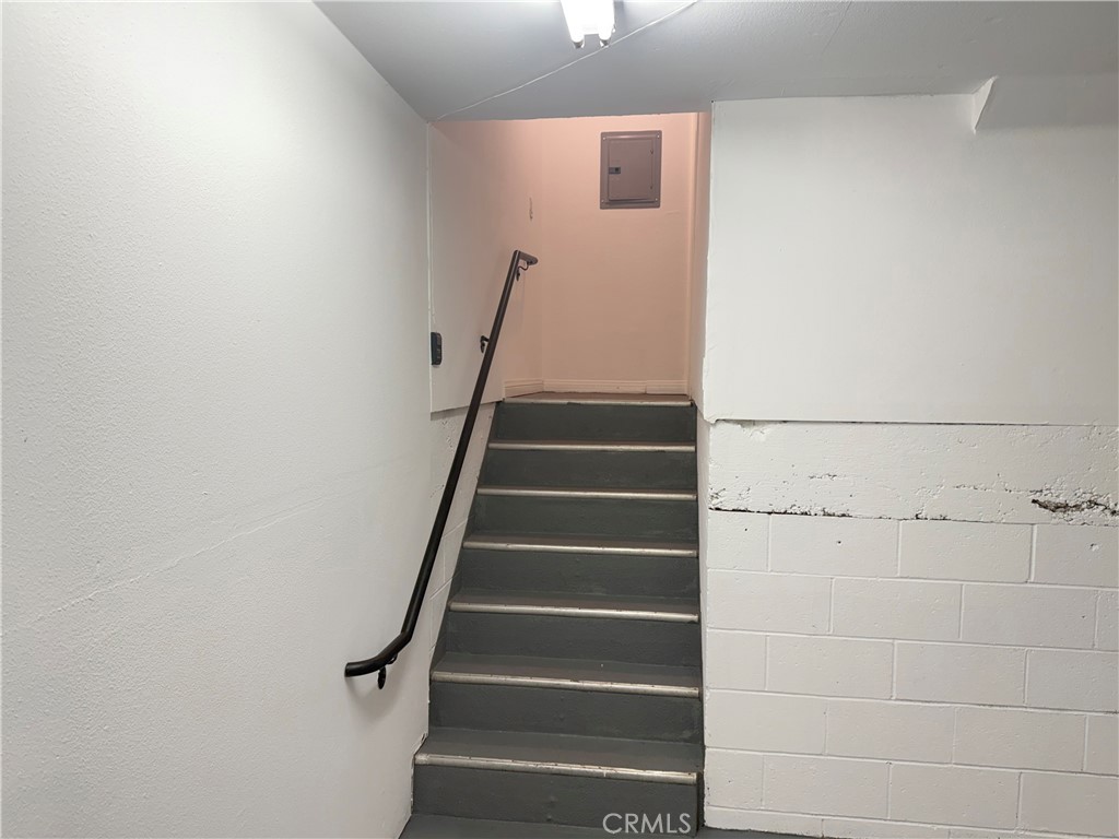 https://media.crmls.org/medias/31a61b37-13e1-4695-94b4-95da11207820.jpg?preset=X-Large
