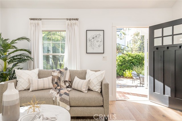 Detail Gallery Image 22 of 74 For 920 Marco Pl, Venice,  CA 90291 - 3 Beds | 2 Baths