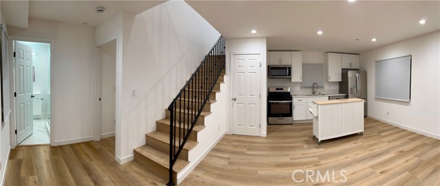 Detail Gallery Image 4 of 12 For 18654 1/2 Runnymede St., Reseda,  CA 91335 - 3 Beds | 2 Baths