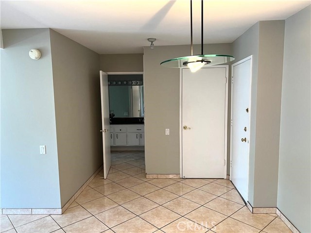 Detail Gallery Image 3 of 8 For 5460 White Oak Ave #G210,  Encino,  CA 91316 - 2 Beds | 2 Baths