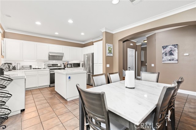 8330 Highridge Place, Rancho Cucamonga CA: https://media.crmls.org/medias/31a91c73-2e28-4dc3-9037-9b9643b8d693.jpg