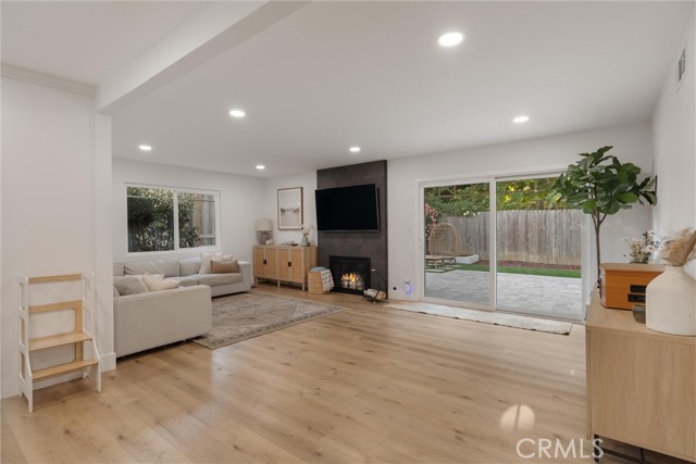 Detail Gallery Image 5 of 28 For 2901 Royal Palm Dr, Costa Mesa,  CA 92626 - 4 Beds | 2 Baths