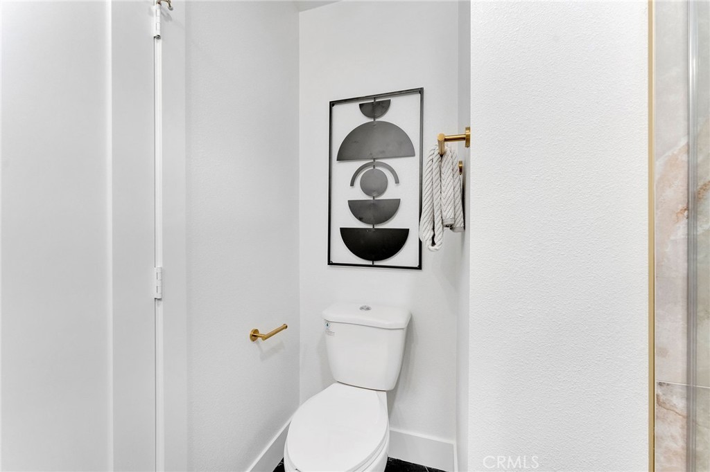 https://media.crmls.org/medias/31ab2002-5cb3-4402-839e-ce17a22de198.jpg?preset=X-Large