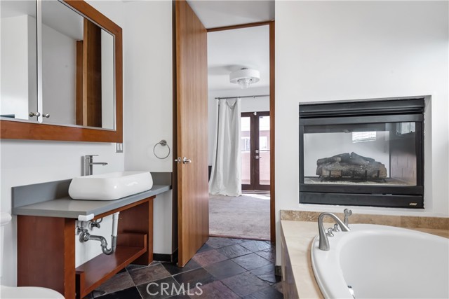 Detail Gallery Image 16 of 23 For 3316 Crest Dr, Manhattan Beach,  CA 90266 - 3 Beds | 3/1 Baths