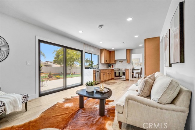 Detail Gallery Image 14 of 52 For 5231 Los Encantos Circle, La Palma,  CA 90623 - 5 Beds | 3 Baths