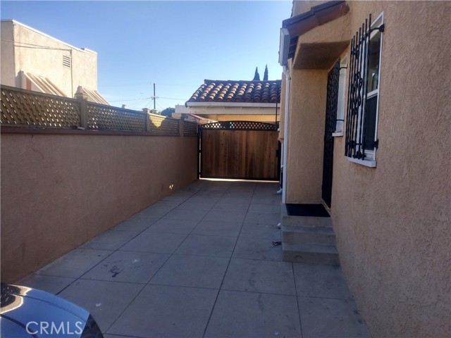 2035 W 71st, Los Angeles CA: https://media.crmls.org/medias/31af83ae-aac8-4947-bfca-764395062ade.jpg