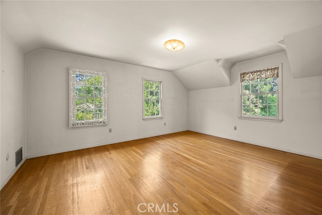 85 S San Rafael Avenue, Pasadena CA: https://media.crmls.org/medias/31b0f671-0938-45d5-9b73-cdfb46e0bed4.jpg