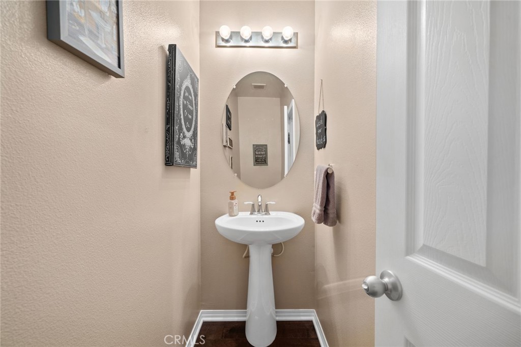 https://media.crmls.org/medias/31b1afb3-81a8-4102-83df-6b9922dd3e8f.jpg?preset=X-Large