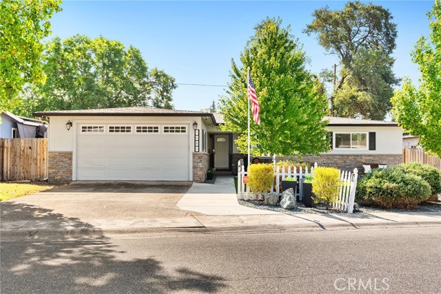 Detail Gallery Image 1 of 1 For 1585 Filbert Ave, Chico,  CA 95926 - 3 Beds | 2 Baths