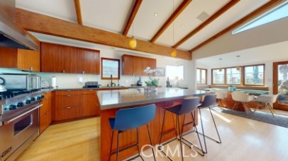 Detail Gallery Image 2 of 33 For 3205 Bayview Dr, Manhattan Beach,  CA 90266 - 3 Beds | 3 Baths