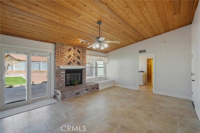 Detail Gallery Image 10 of 35 For 16055 Saint Timothy Rd, Apple Valley,  CA 92307 - 3 Beds | 3 Baths