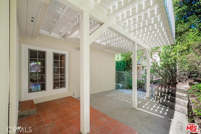 Detail Gallery Image 13 of 38 For 3826 Dixie Canyon, Sherman Oaks,  CA 91423 - 3 Beds | 3 Baths