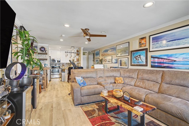 Detail Gallery Image 3 of 30 For 15 15th #22,  Hermosa Beach,  CA 90254 - 2 Beds | 2 Baths