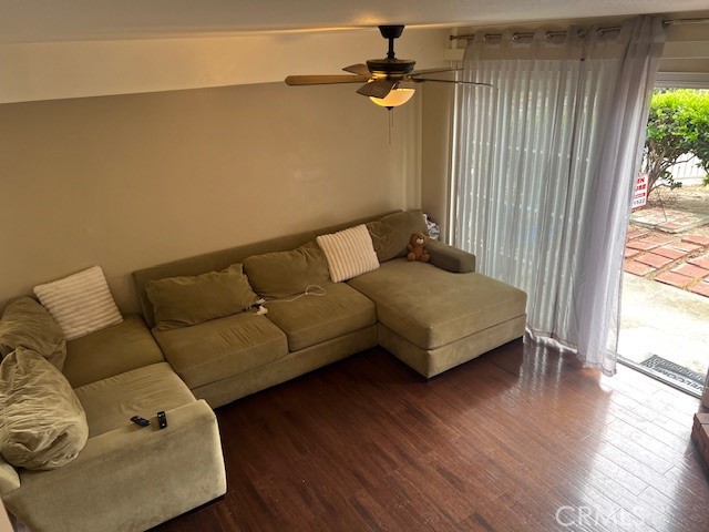 12555 Euclid Street, Garden Grove CA: https://media.crmls.org/medias/31b46ed8-5421-4181-9bc9-42de385df80c.jpg