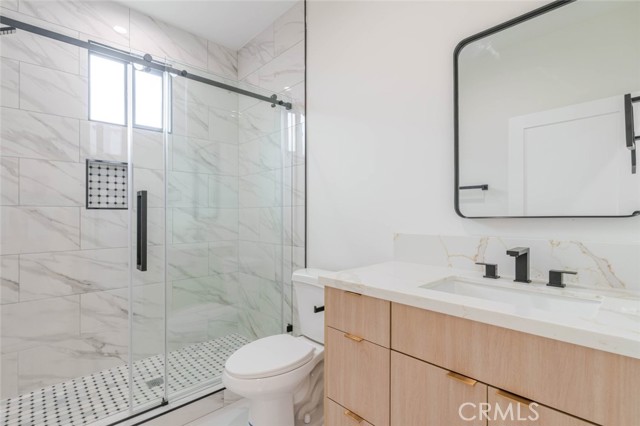 Detail Gallery Image 13 of 21 For 6215 Sylvia Ave, Tarzana,  CA 91335 - 3 Beds | 2 Baths